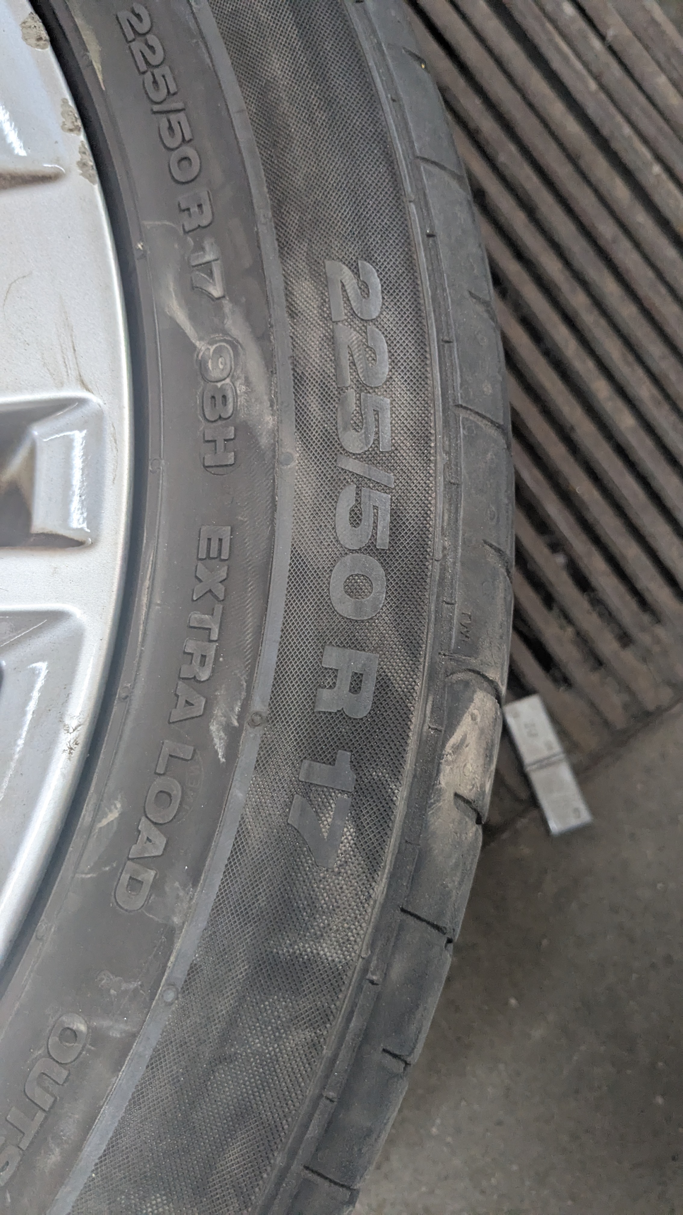 225/50R17 98H Continental 7Jx17 - 3
