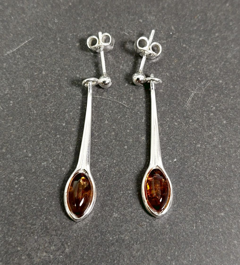 Stift Örhängen Silver med Bärnsten Droppform