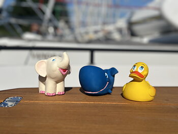 3 baddjur; elefant, val och anka