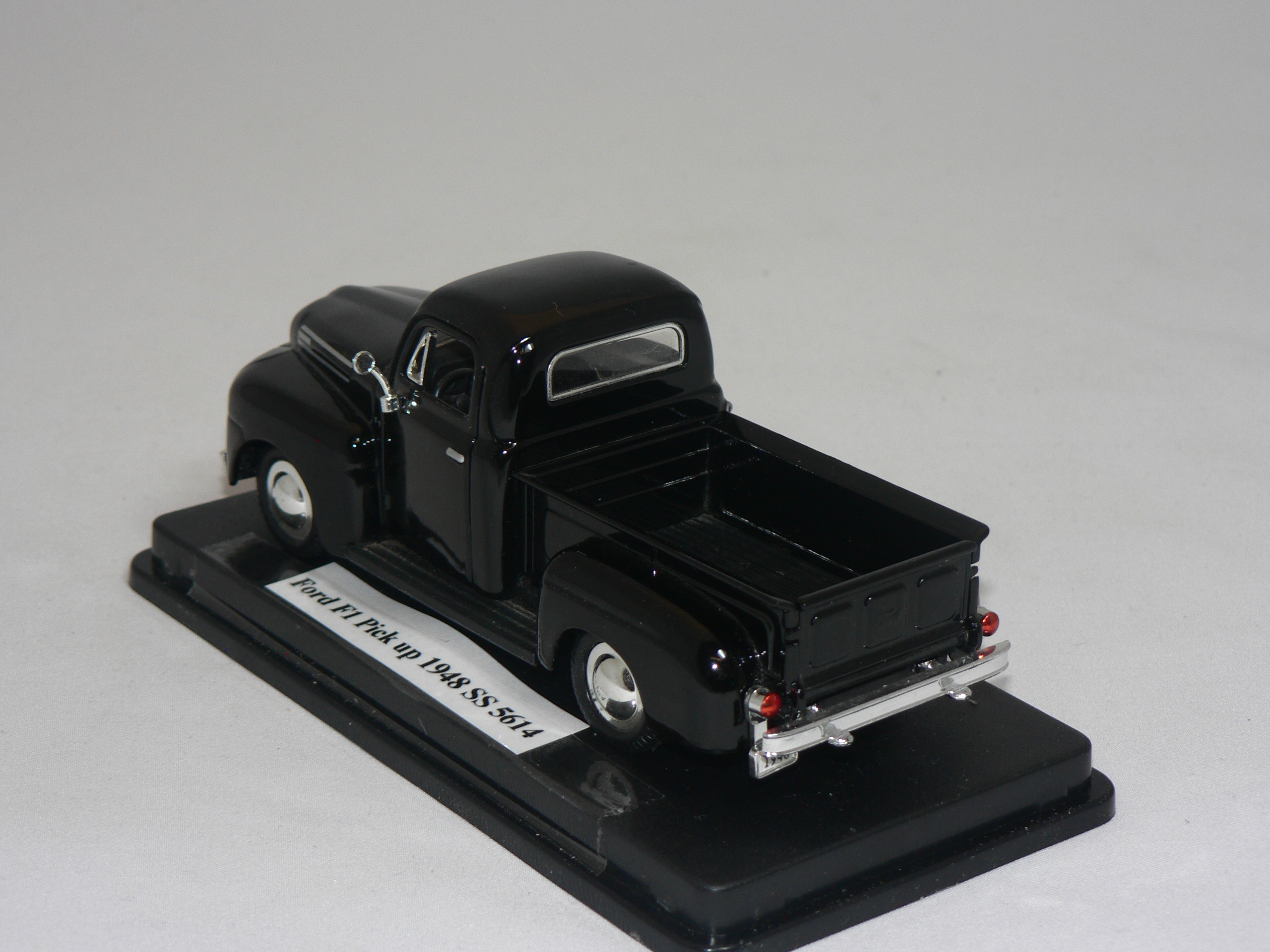 Ford F1 Pick Up  1948  1:36  Welly - 2