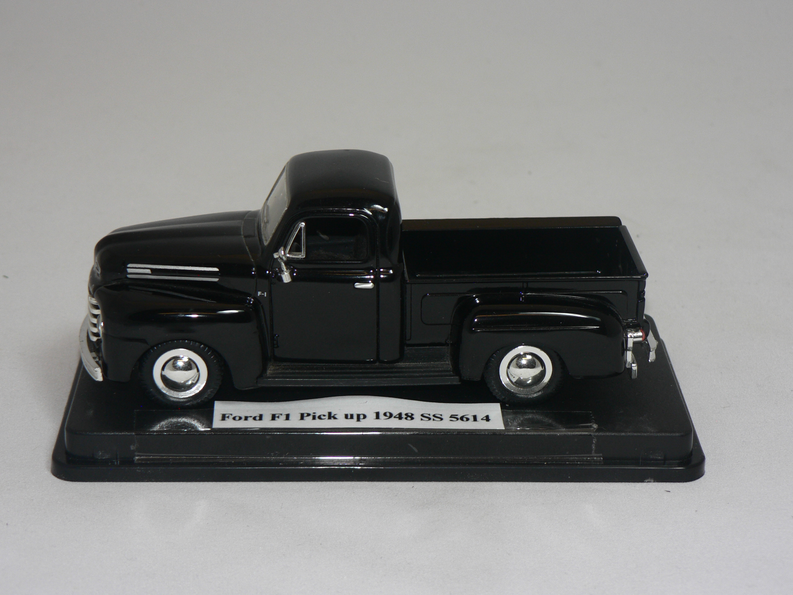 Ford F1 Pick Up  1948  1:36  Welly - 3