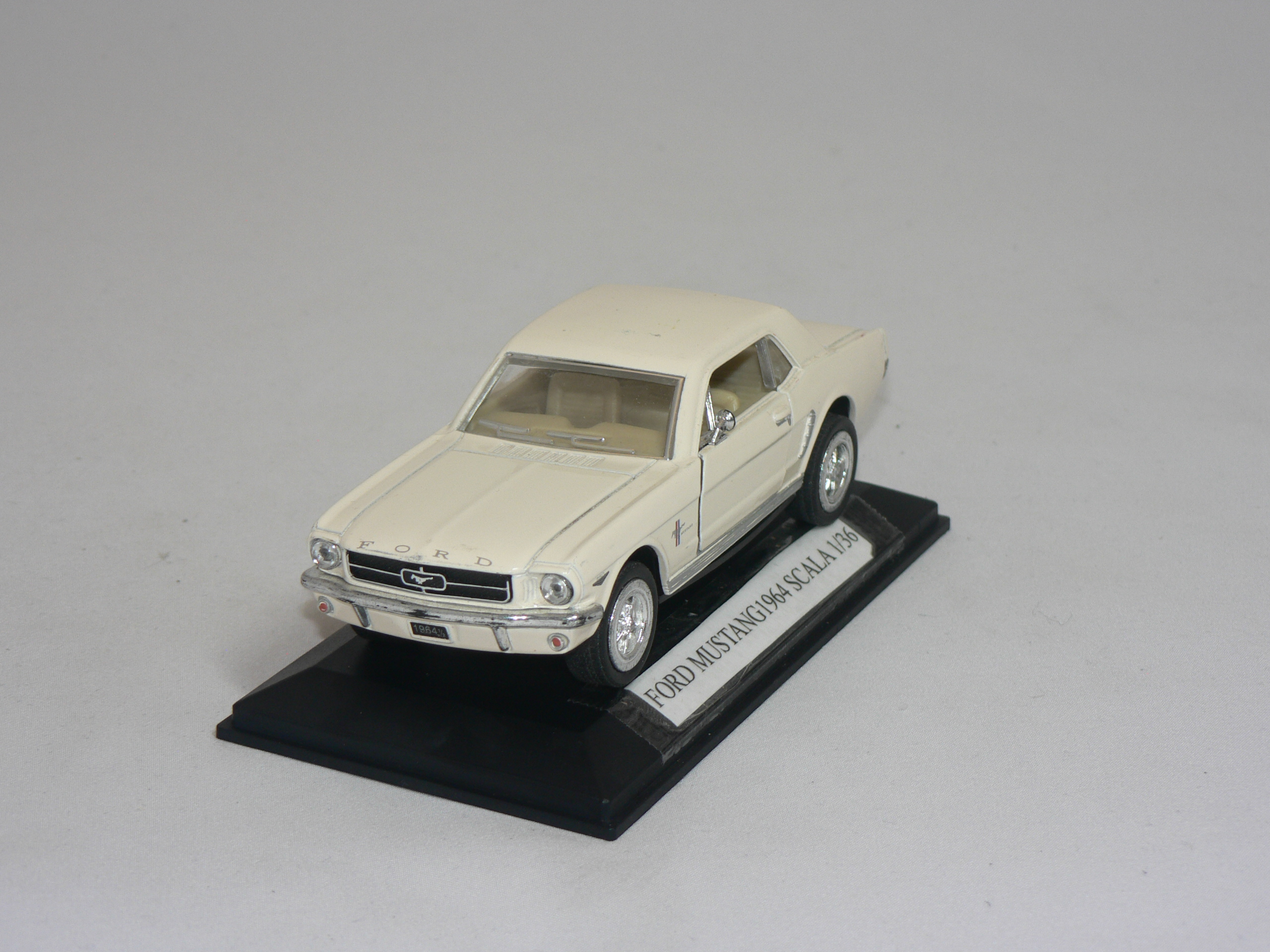 Ford Mustang    1965   1964    1:36  Welly