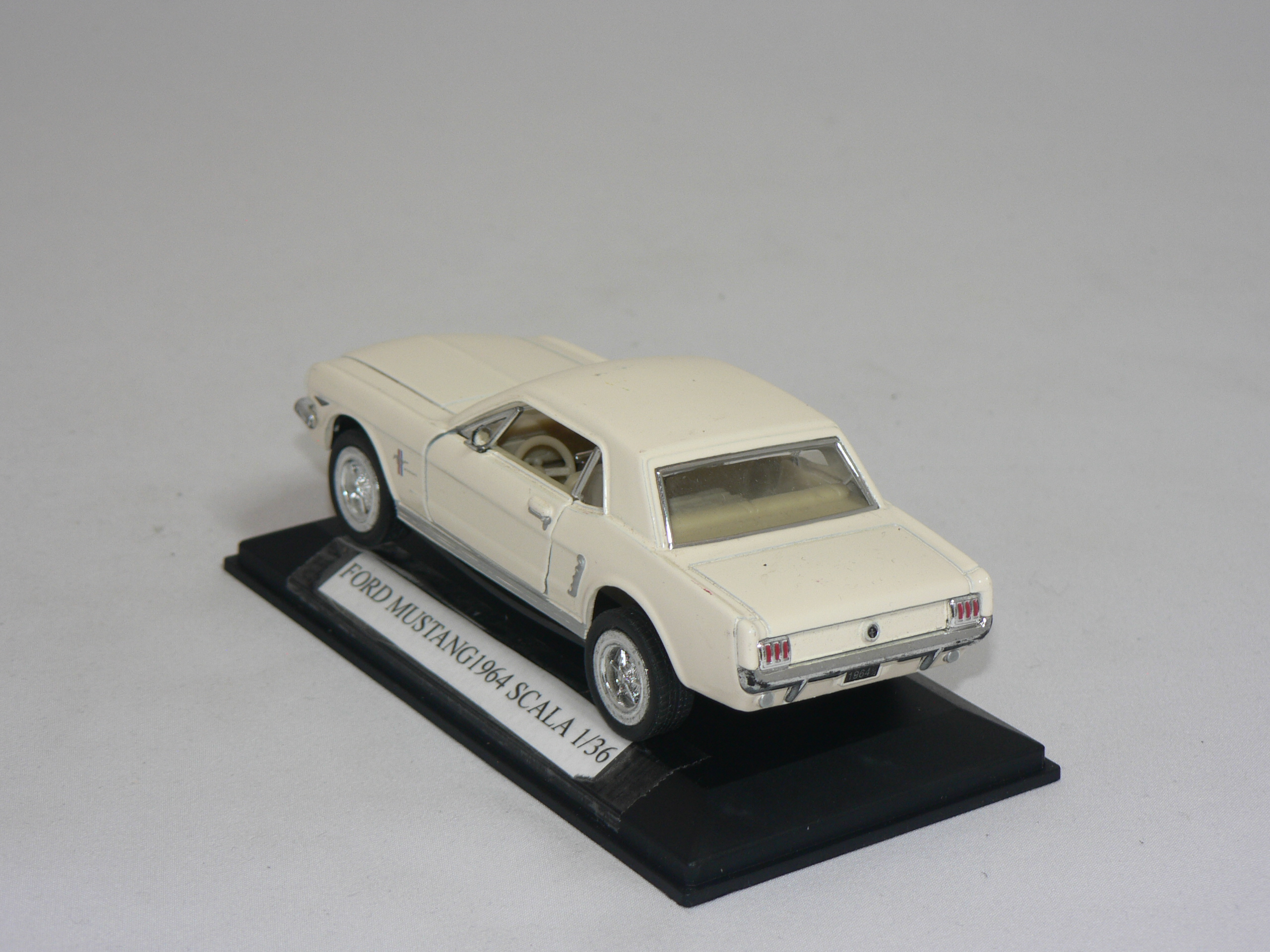 Ford Mustang    1965   1964    1:36  Welly - 2