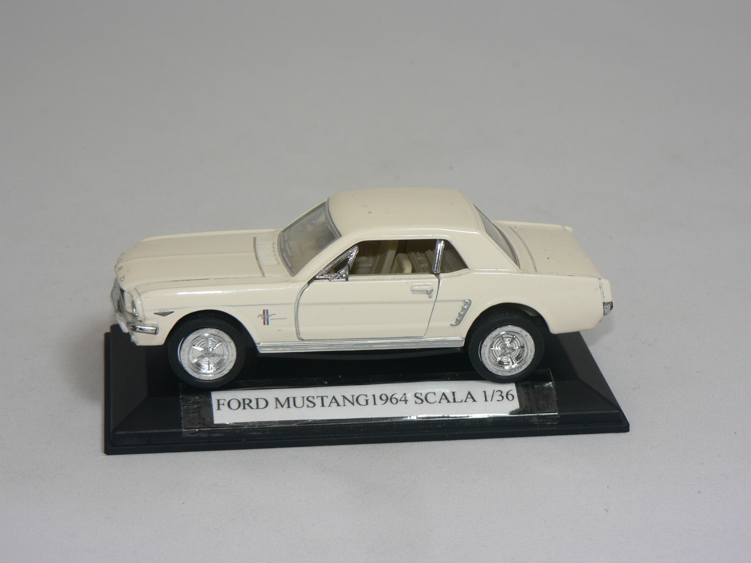 Ford Mustang    1965   1964    1:36  Welly - 3