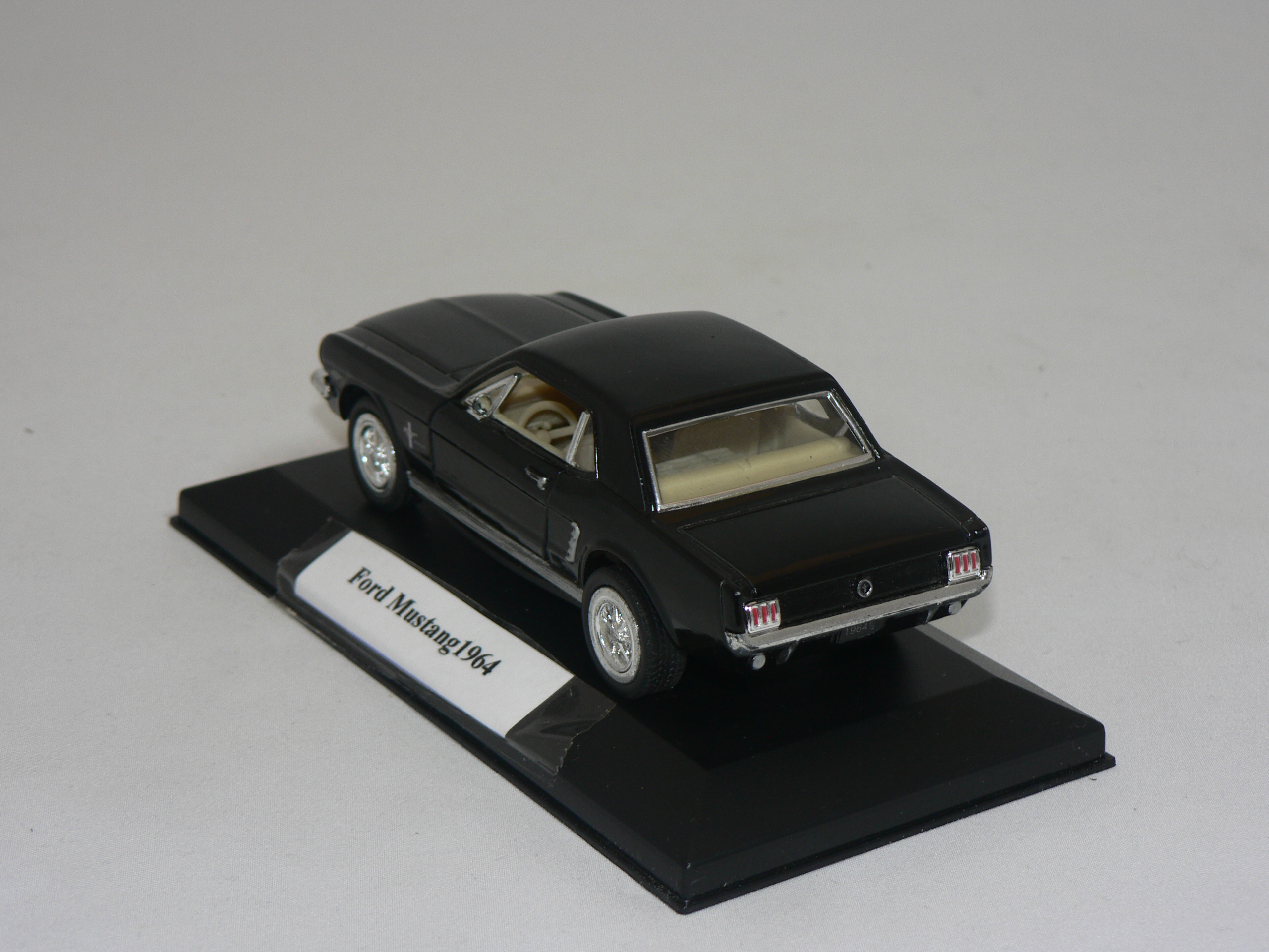 Ford Mustang    1965   1964    1:36  Welly - 2