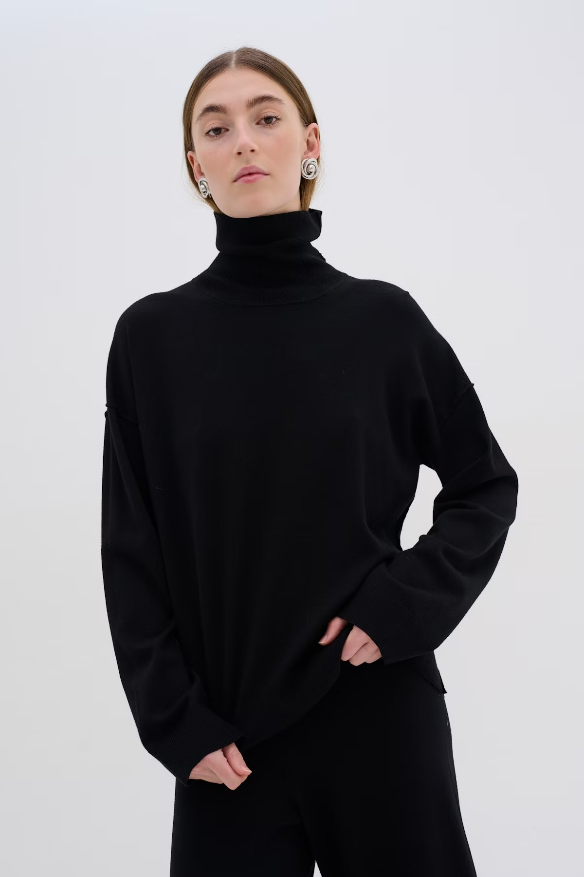EmmaMW Knit Rollneck Pullover - Black - My Essential Wardrobe