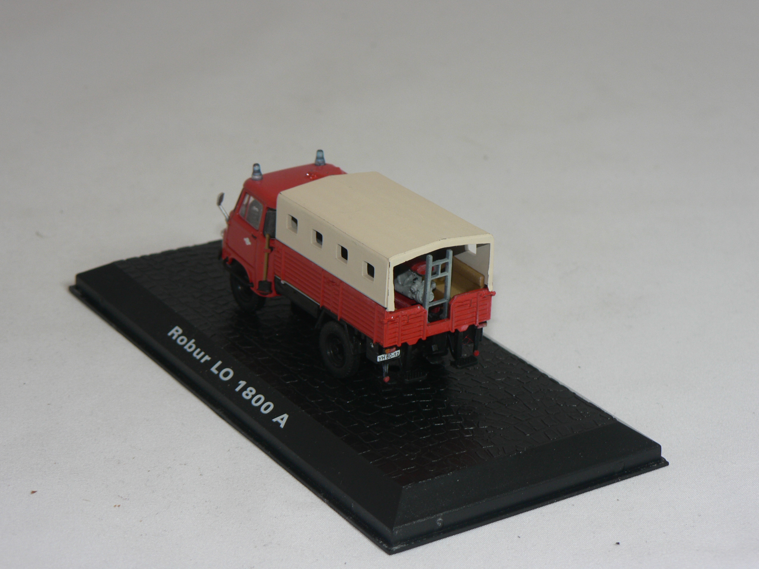 Robur Lo 1800 A  Brandbil  1:76  Atlas - 2