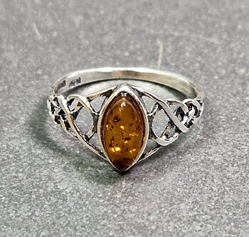 Silverring med Bärnsten - Keltisk Knut