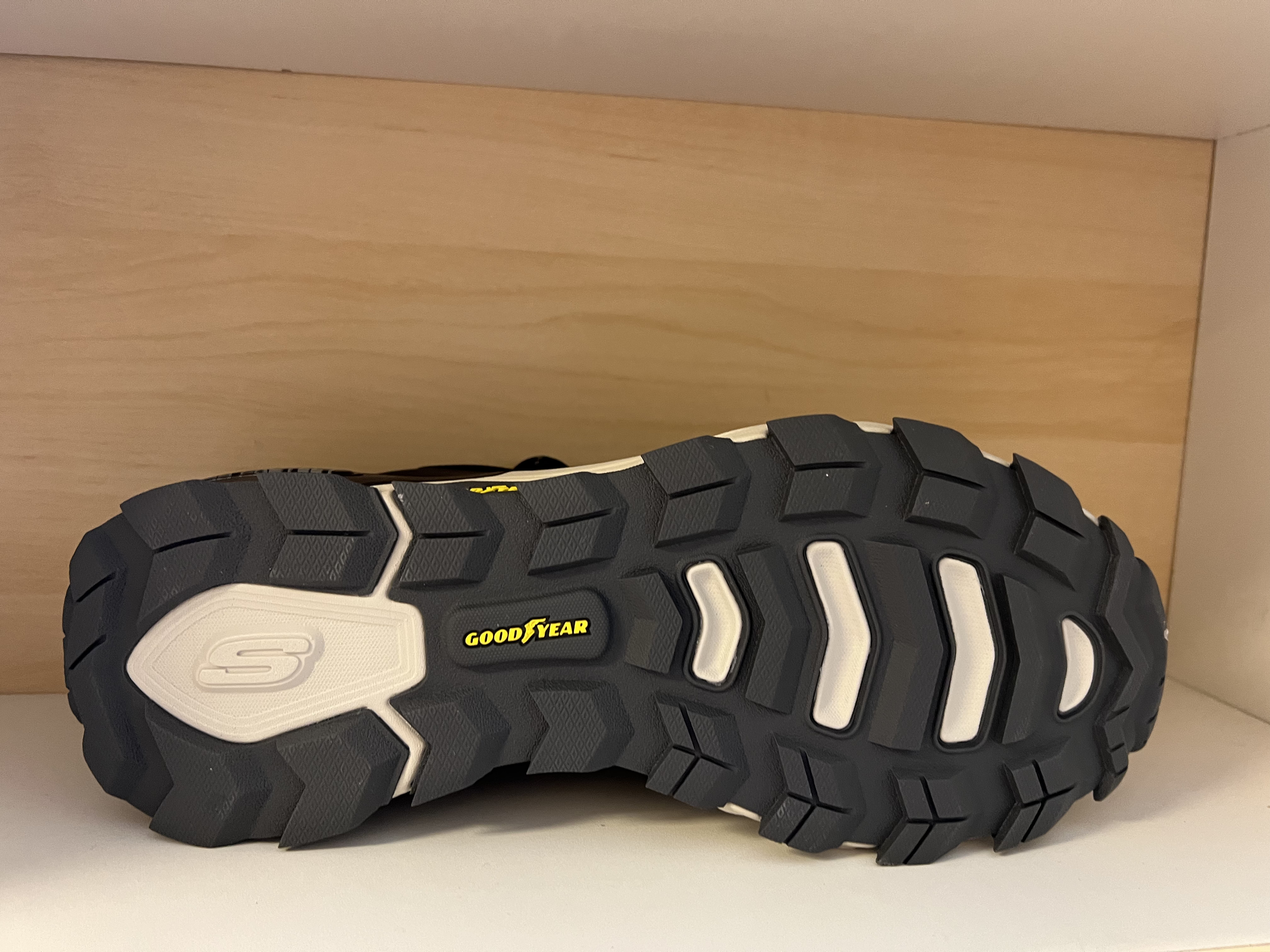 SKECHERS  "Mens Max Protect Fast Track" Waterproof. Memory Foam och Air Cooled innersula. Good Year  slitstarka yttersula. - 3