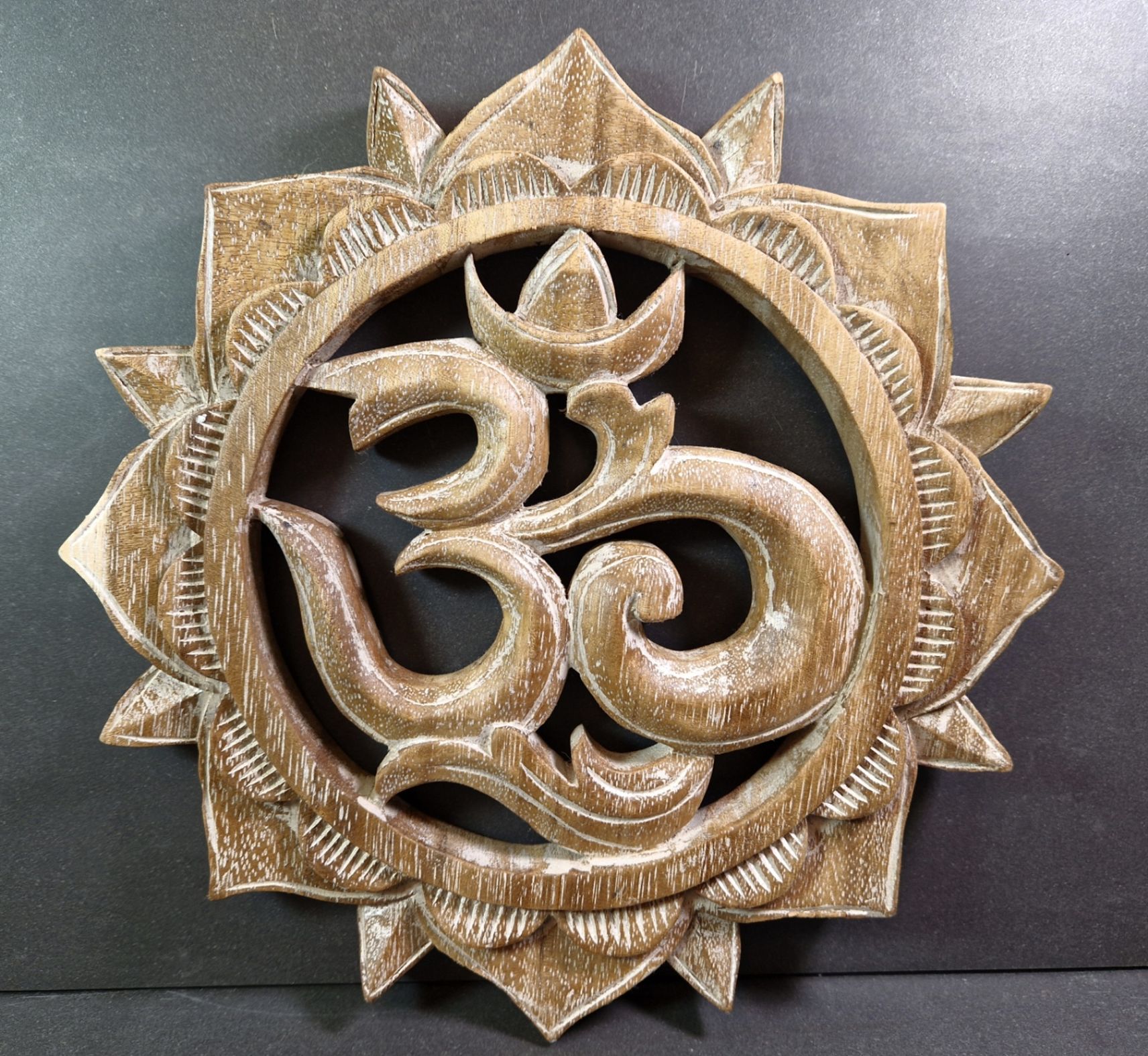 Aum i Lotus - Vitbetsad - 2