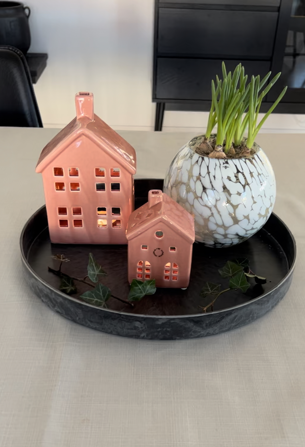 Bricka grå / svart 36 cm