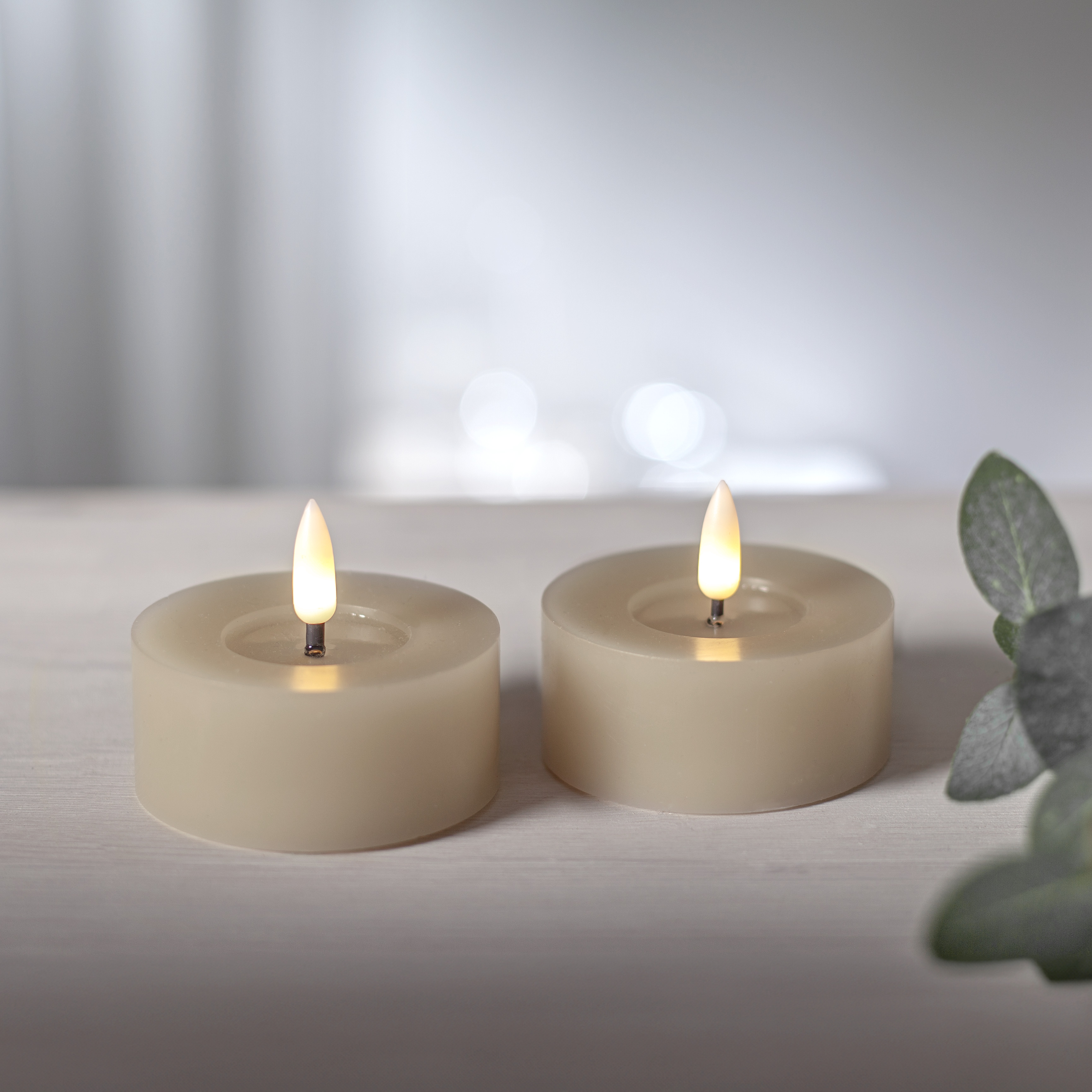 2 st stora värmeljus beige vax flow. LED-ljus. Batteriljus med timer