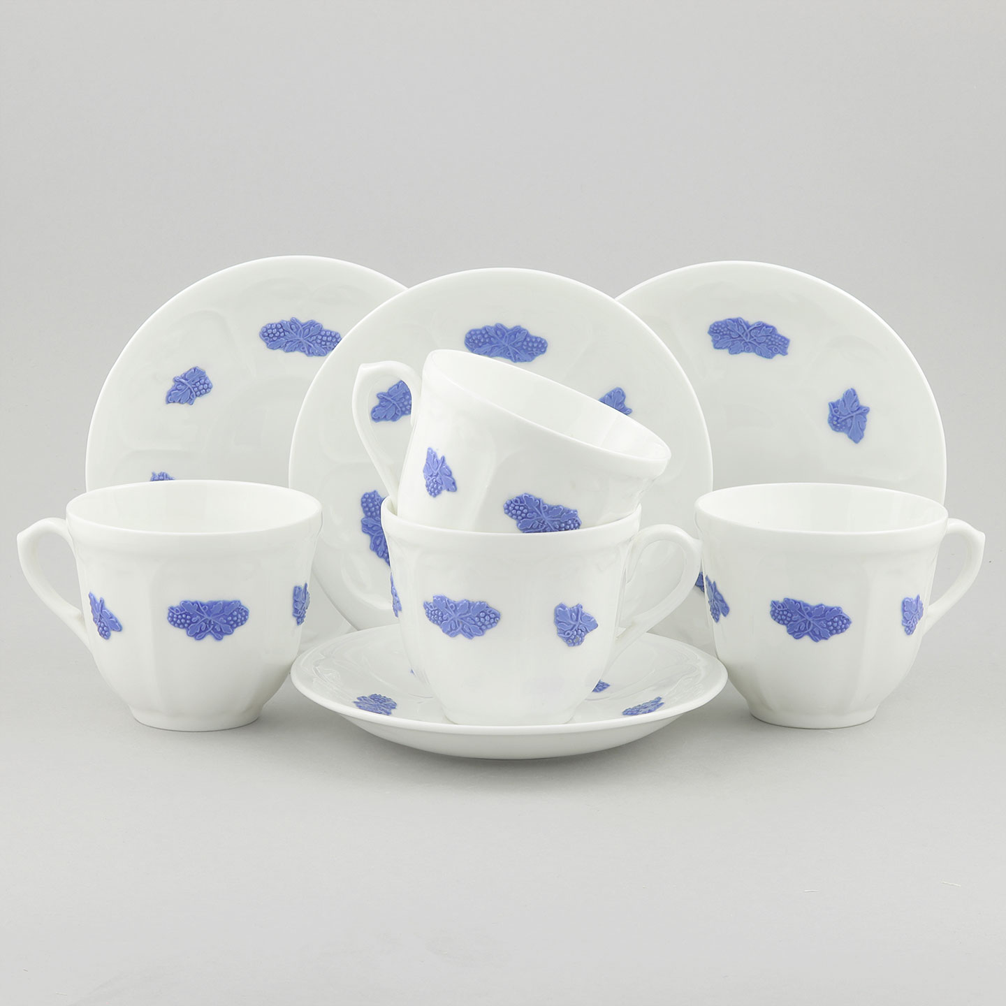 Four Coffee Cups with Blue Grapes and Vine Leaf Decor 10 cm (Blå Blom 1911)