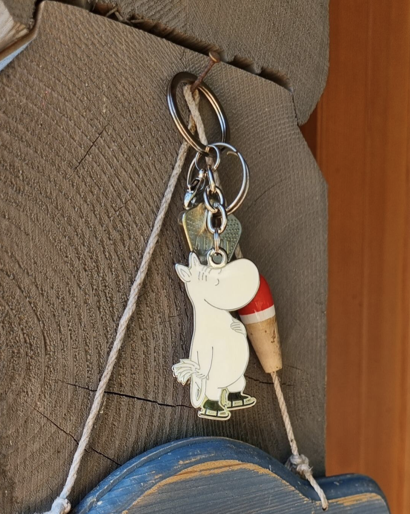 Mumin Nyckelring - Mumintrollet åker skridskor - 2