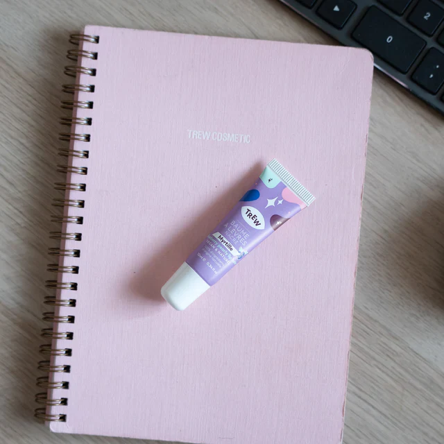 TREW COSMETIC  Blueberry Tinted Lip Balm - 5