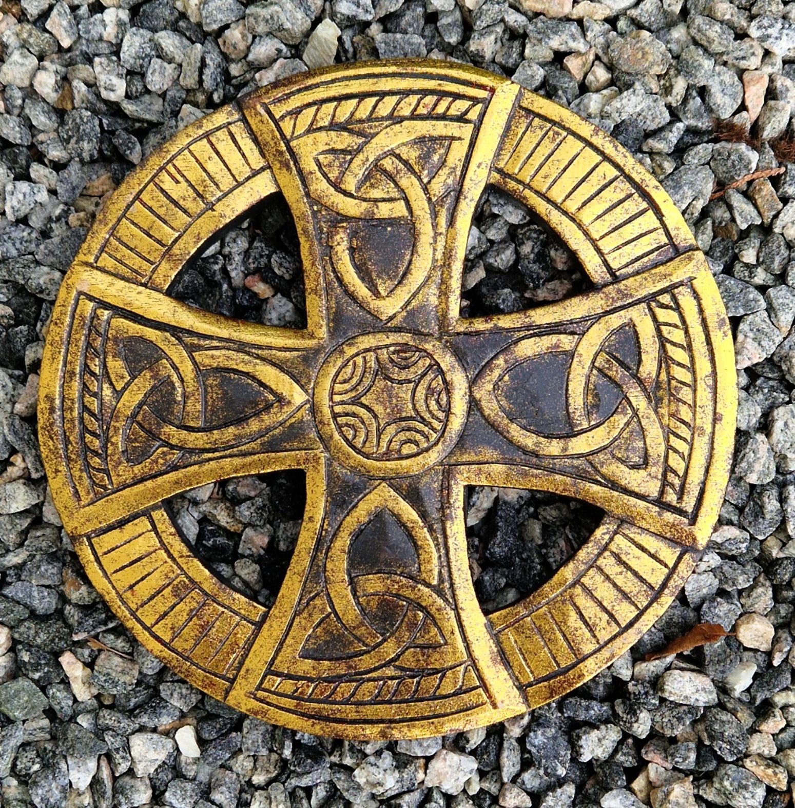 Väggdekoration - Keltiskt Kors med Triquetra - Guld