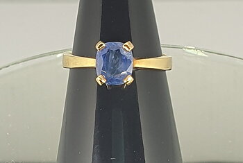 Anillo de oro de 18 quilates con zafiro azul aciano natural de 1,67 ct muy bonito