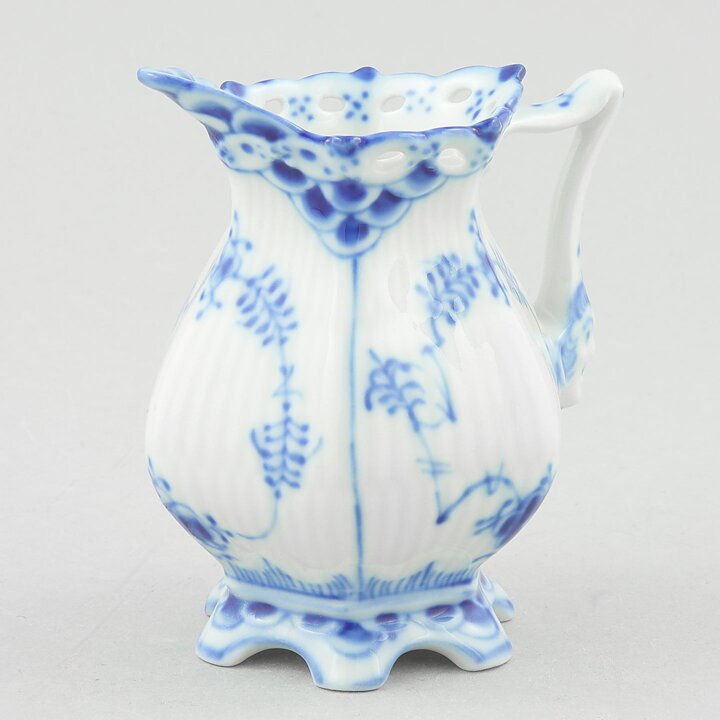 Royal Copenhagen (Blue Fluted 20th Century) Full Lace Creamer #1031 (2)