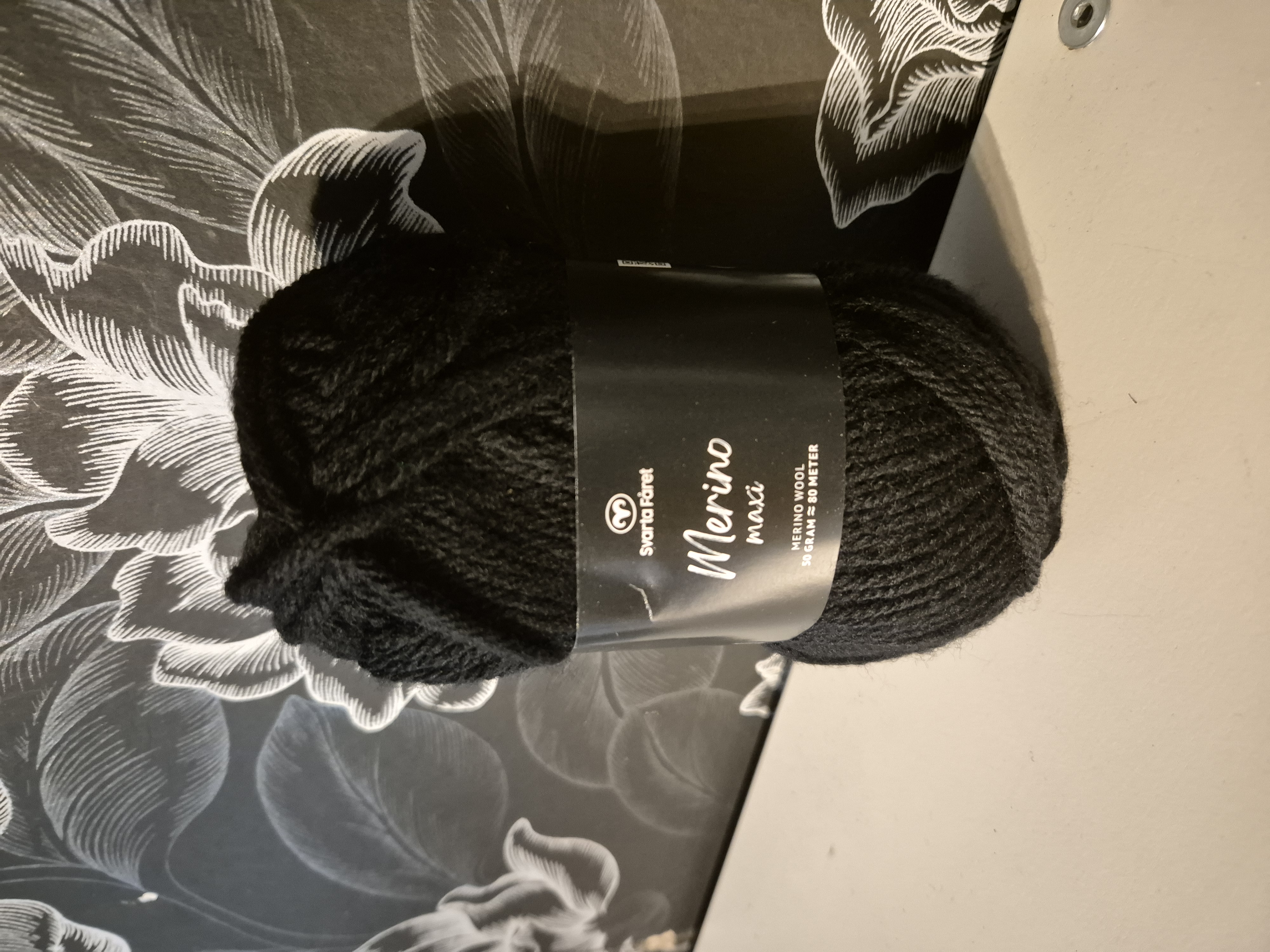 Merino maxi, 221501 Pitch black, 50gr, Järbo