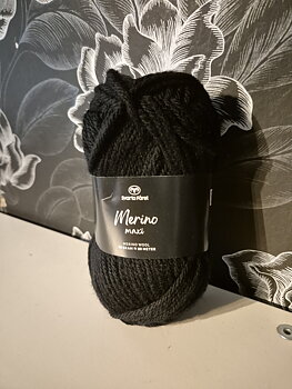 Merino maxi, 221501 Pitch black, 50gr, Järbo