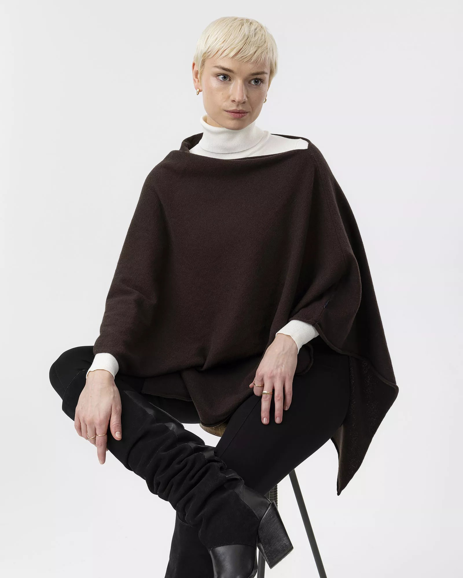 Sofie Poncho - Dark Chocolate - Holebrook