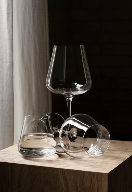 Stylish white wine glasses in the Belo series from Blomus