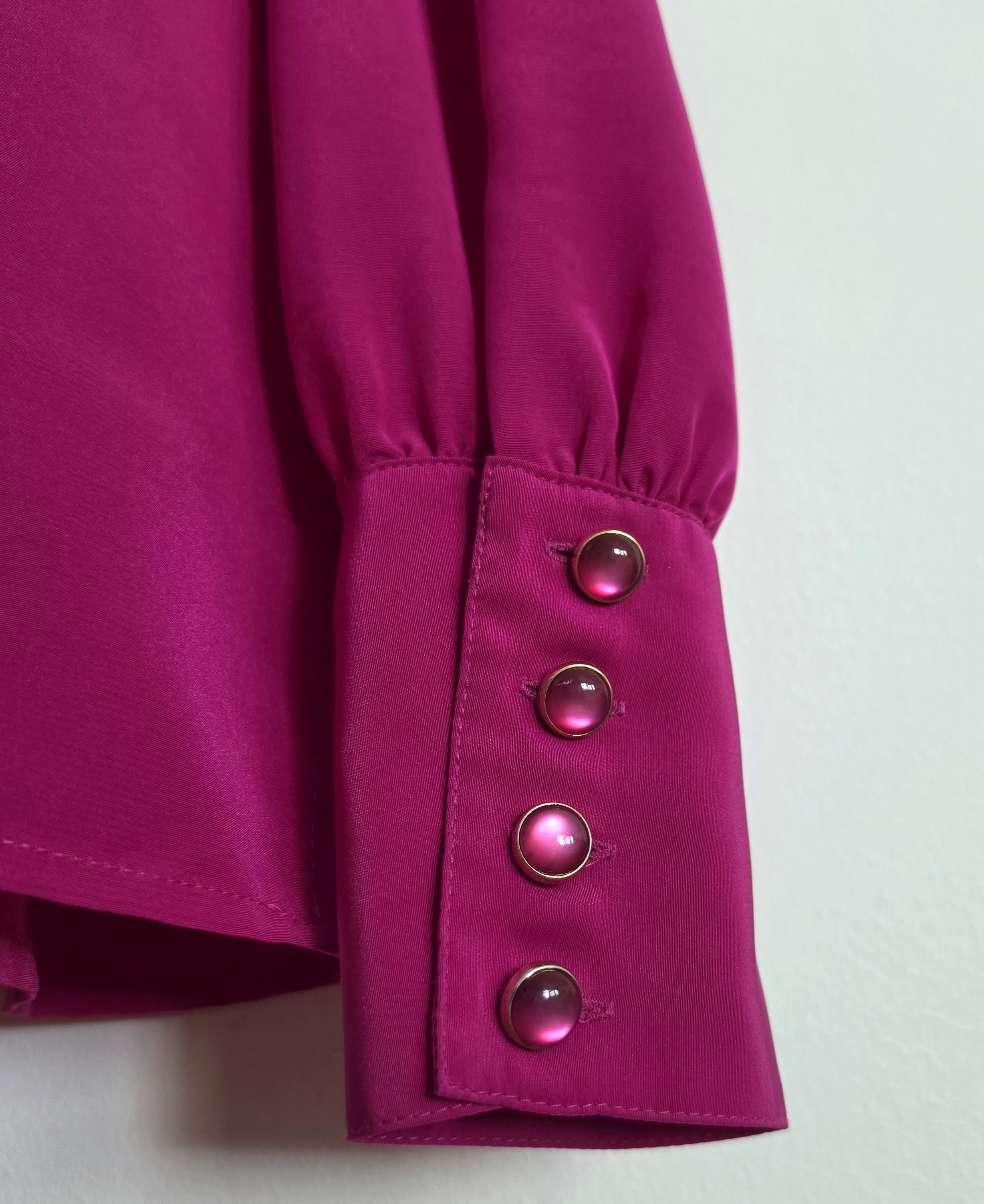 Cerise 80-talsblus med broderi/applikation ca storlek M, Yarell Vintage - 5