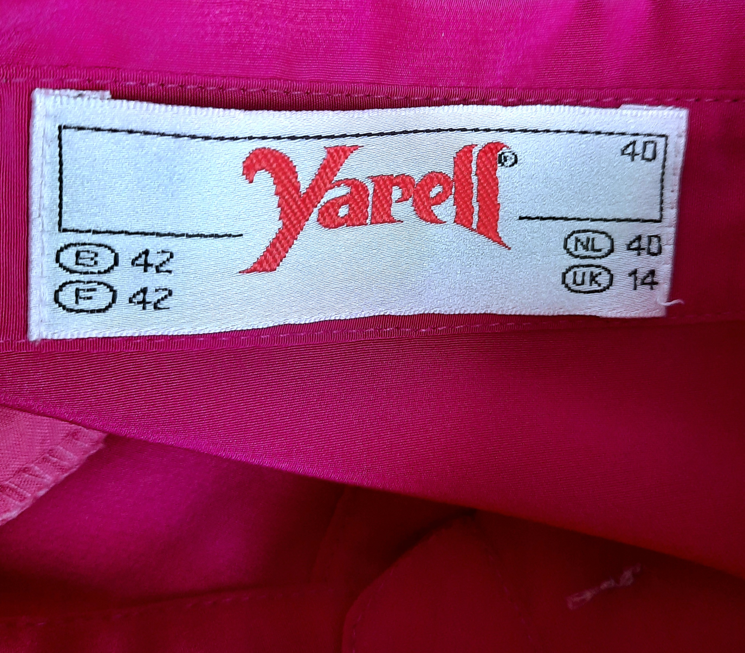 Cerise 80-talsblus med broderi/applikation ca storlek M, Yarell Vintage - 9