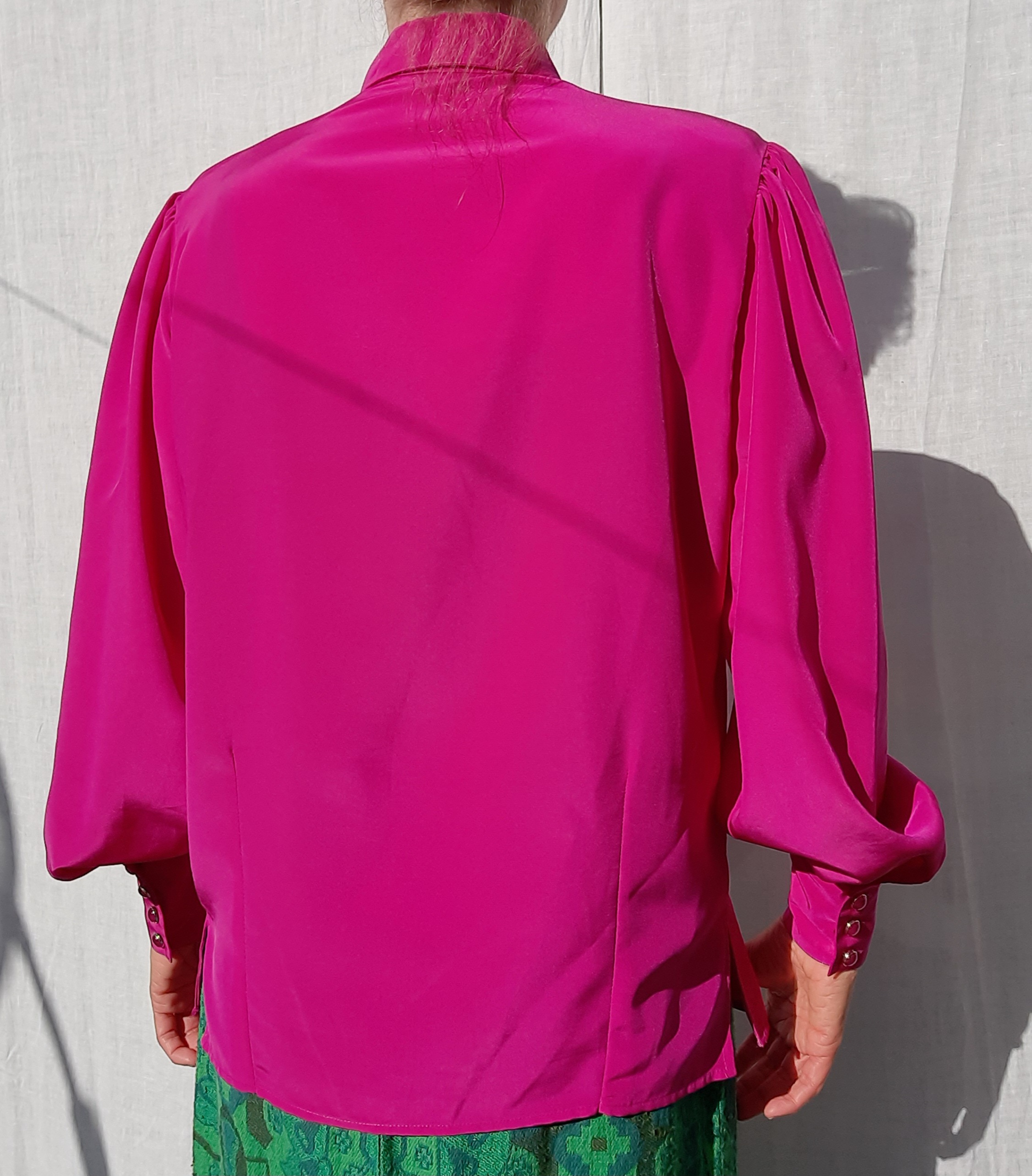 Cerise 80-talsblus med broderi/applikation ca storlek M, Yarell Vintage - 8