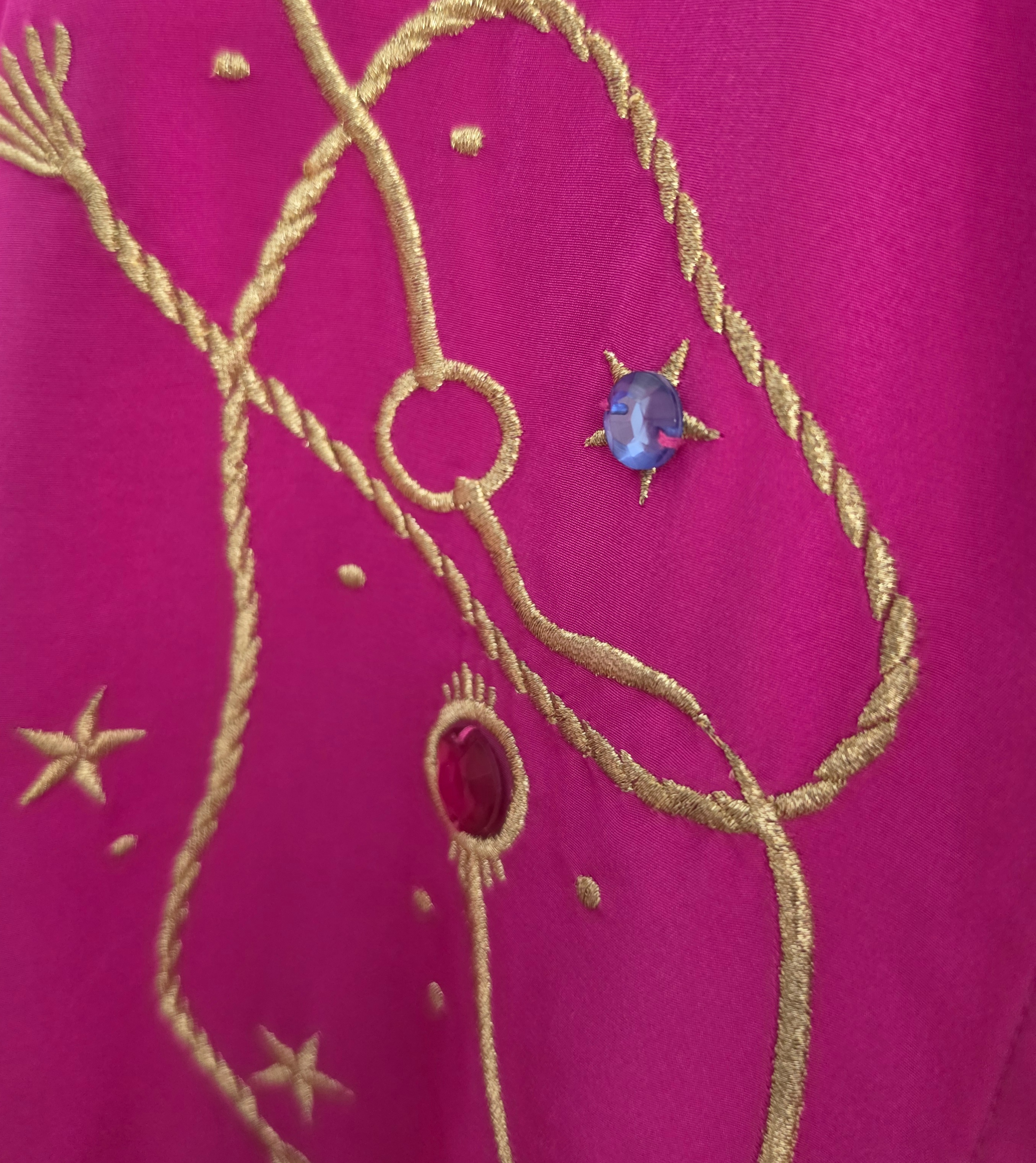 Cerise 80-talsblus med broderi/applikation ca storlek M, Yarell Vintage - 10