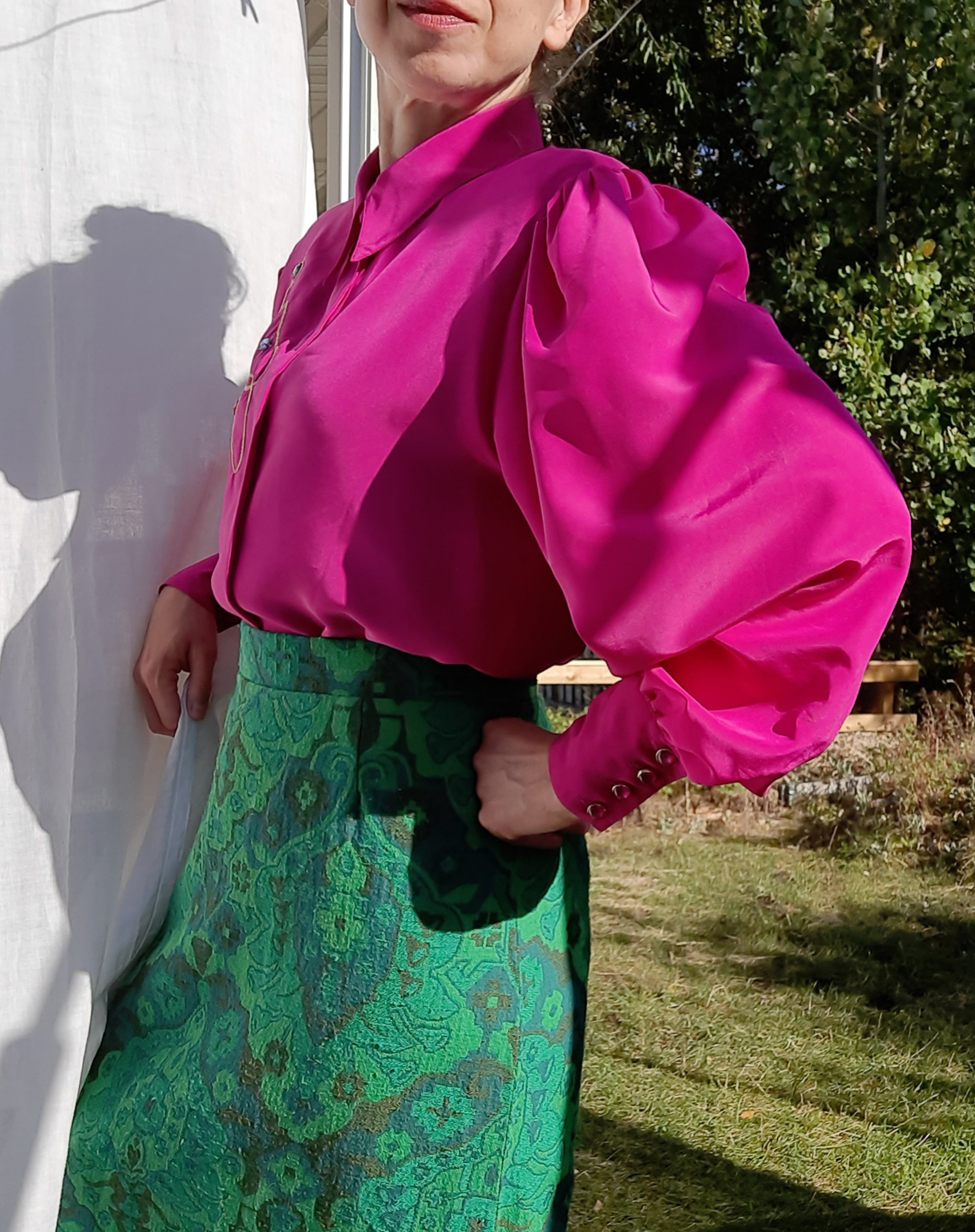 Cerise 80-talsblus med broderi/applikation ca storlek M, Yarell Vintage - 7