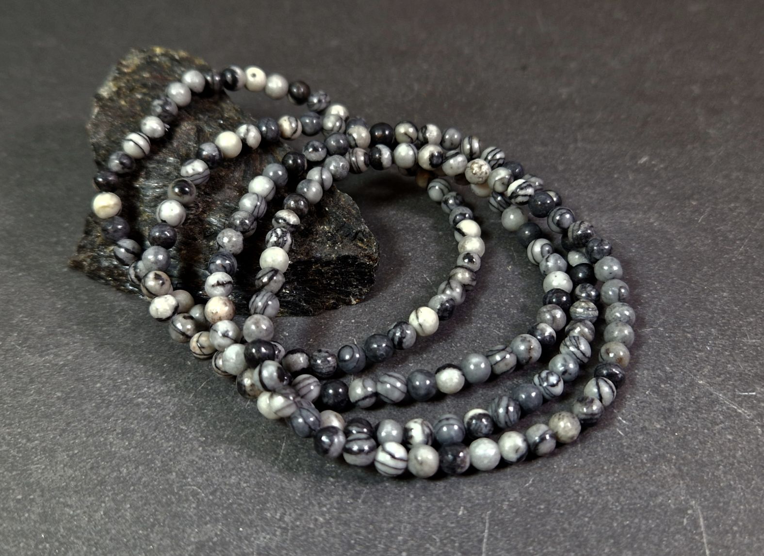 Spindelnät Jaspis, Armband  - 4mm Pärlor