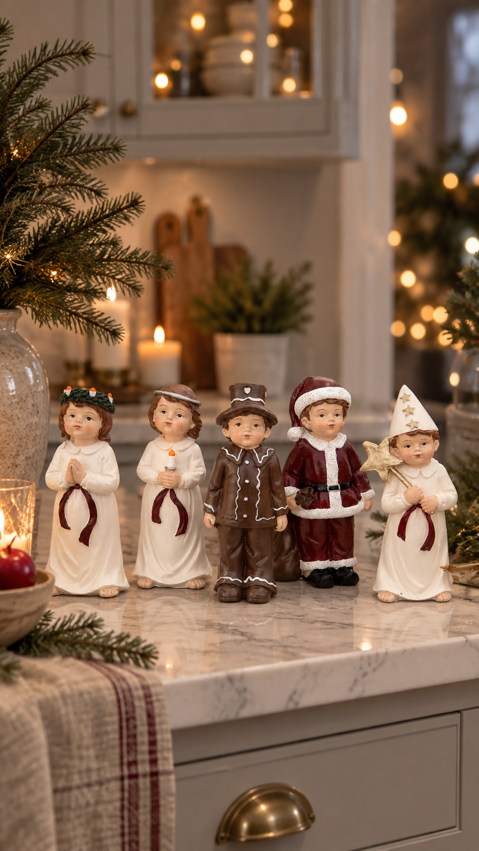 Lucia procession with 5 children - Large