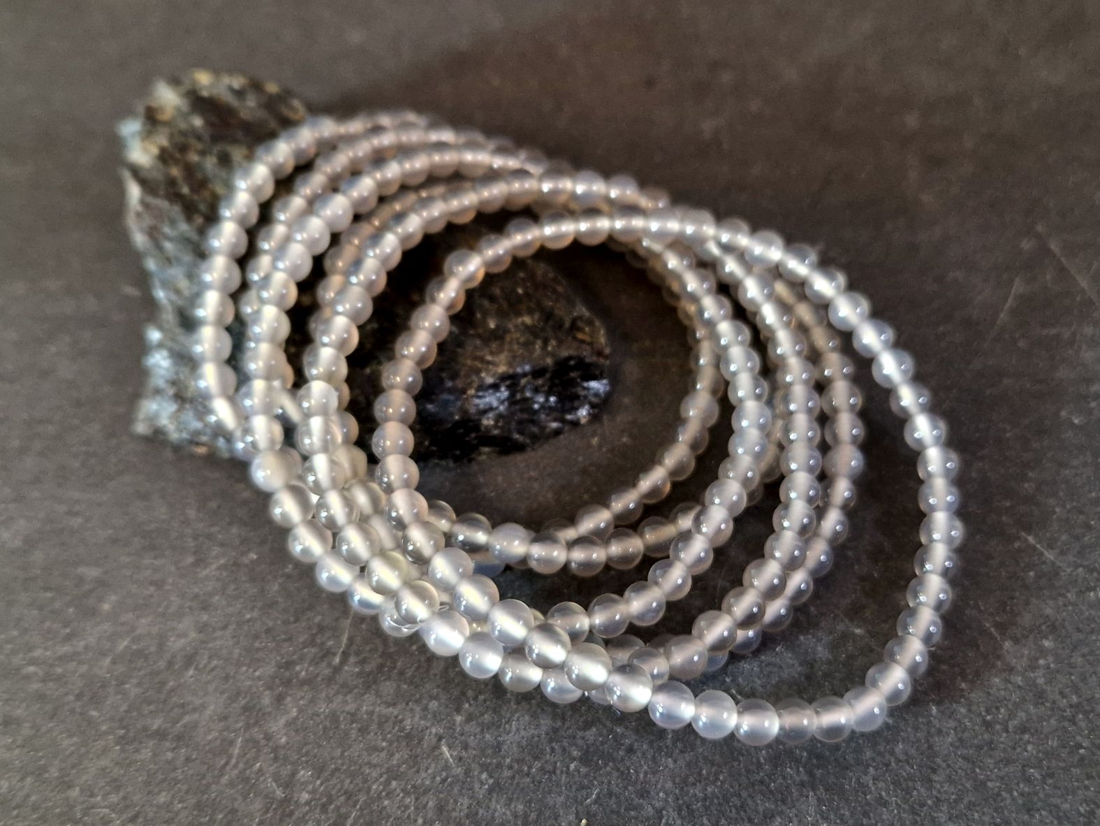 Grå Agat,  Armband  - 4mm Pärlor