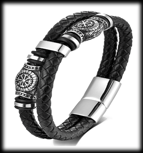 Svart läderarmband med vägvisaren.