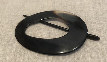 Sjalspänne oval svart