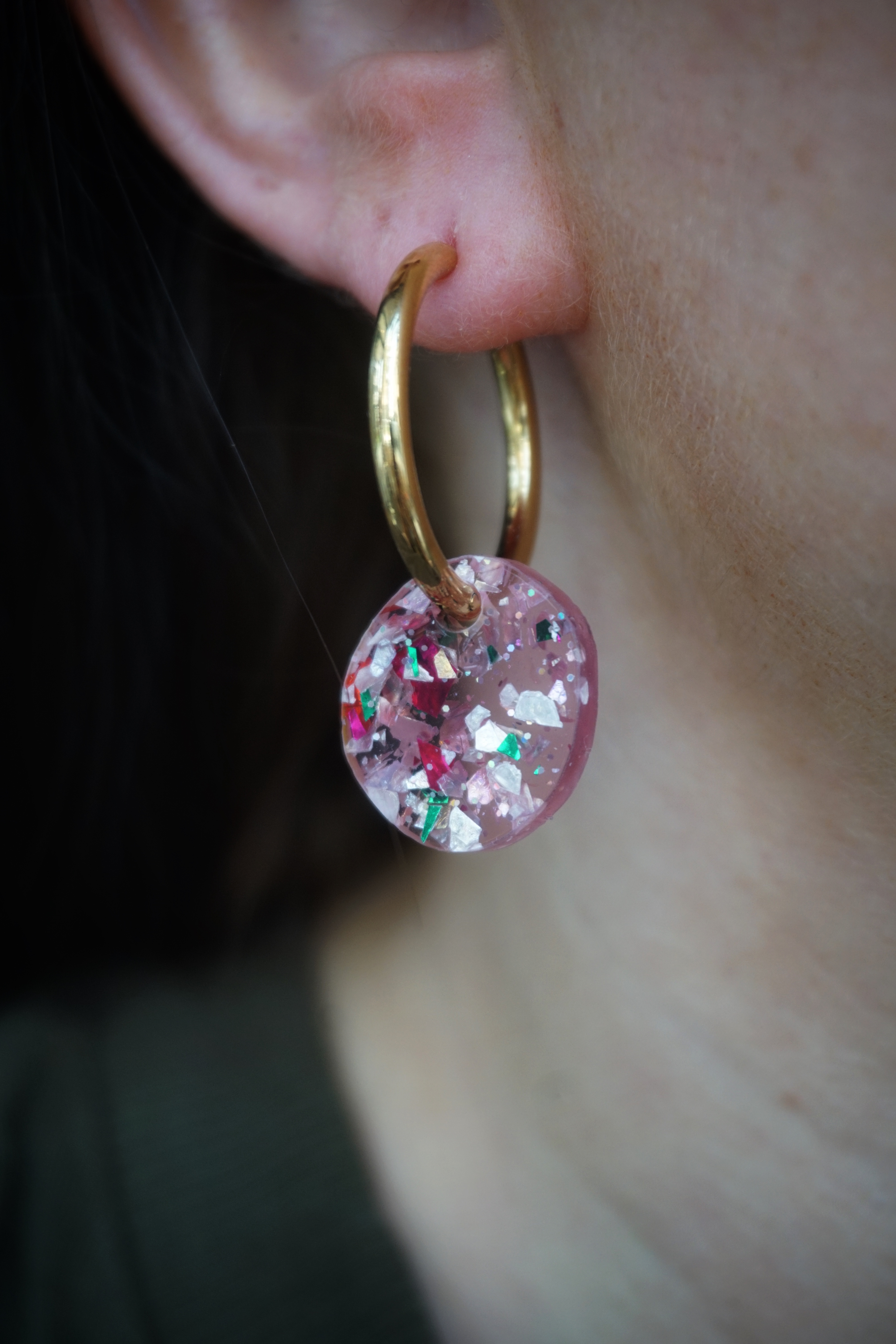 Minipebble rosa med konfetti hängen