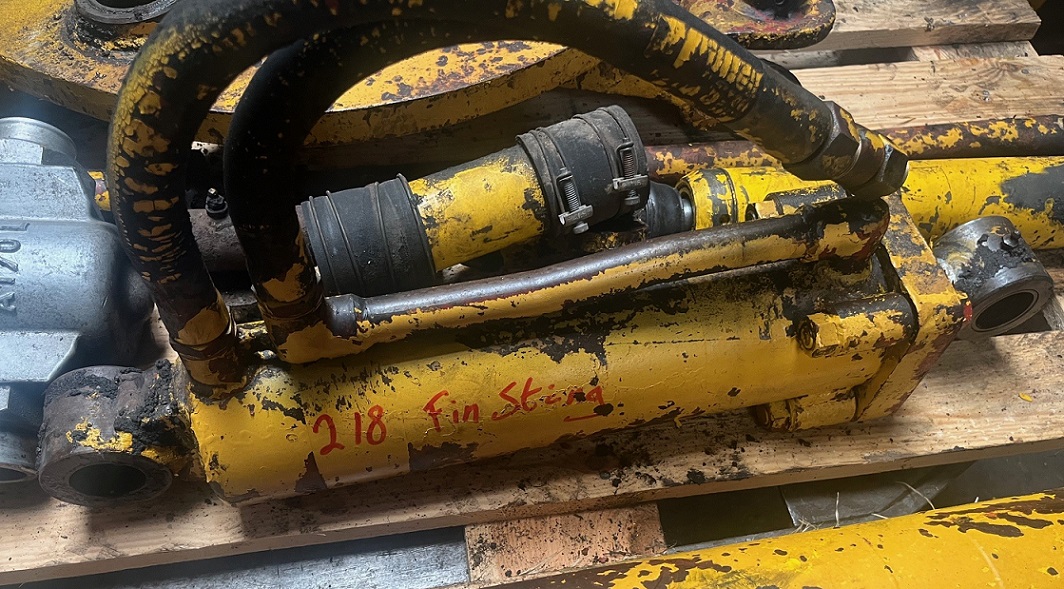 Tilt cylinder BM 218