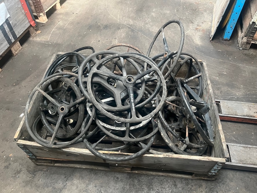 Steering wheel div rear loader & tractor