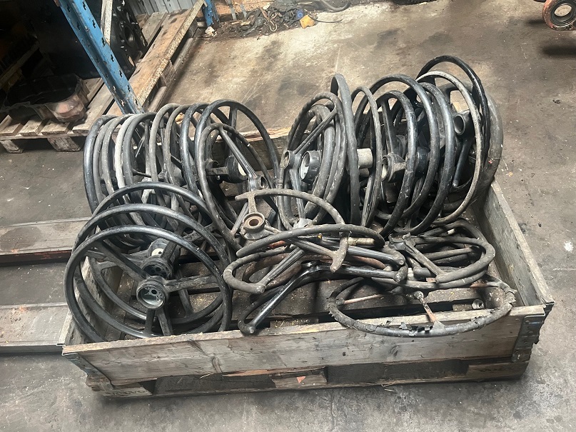 Steering wheel div rear loader & tractor - 4