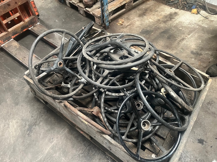 Steering wheel div rear loader & tractor - 2