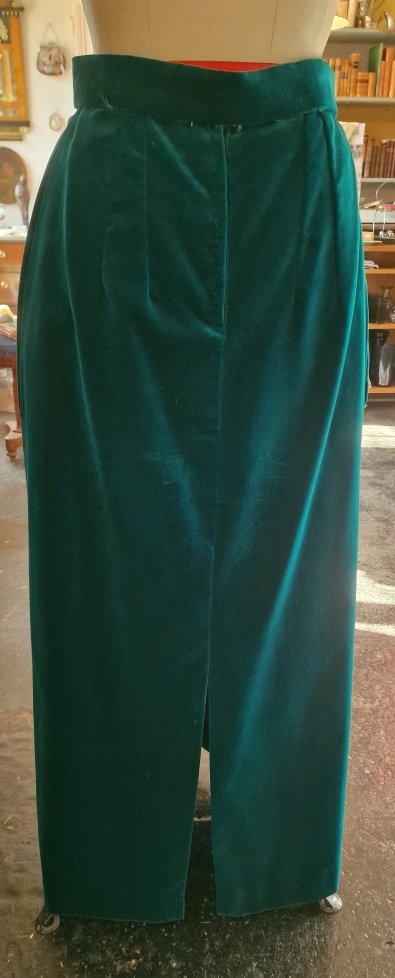 Vanja Brunzell long skirt velvet with embroidered belt size XS - 2