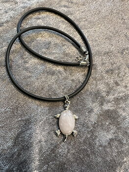 Halsband med ljusrosa sköldpadda