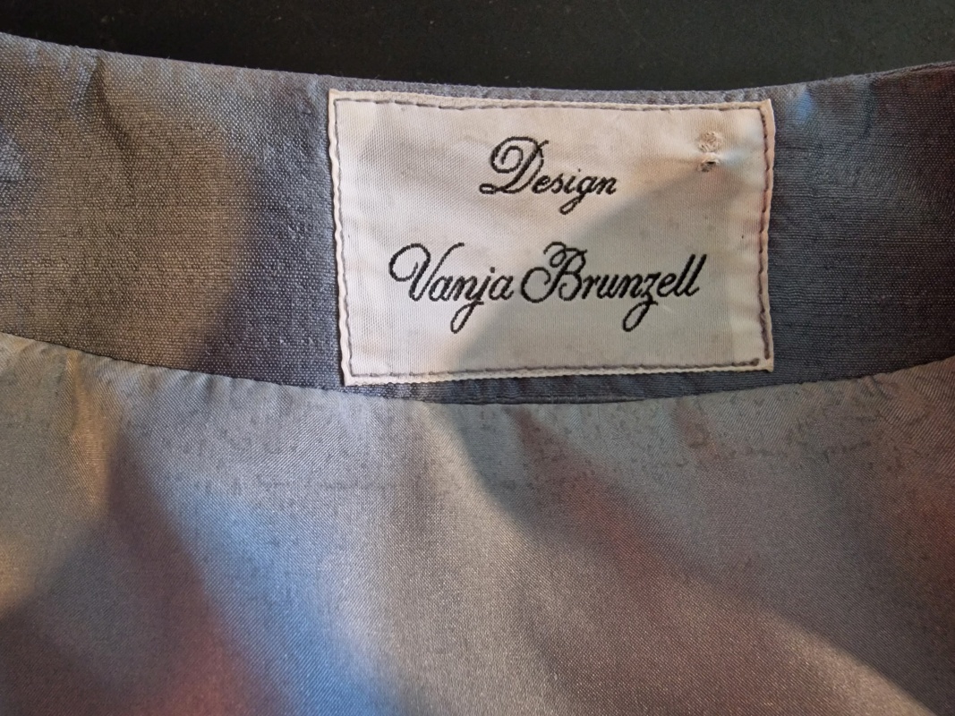 Vanja Brunzell aftonjacka siden med broderier strl M-L - 4
