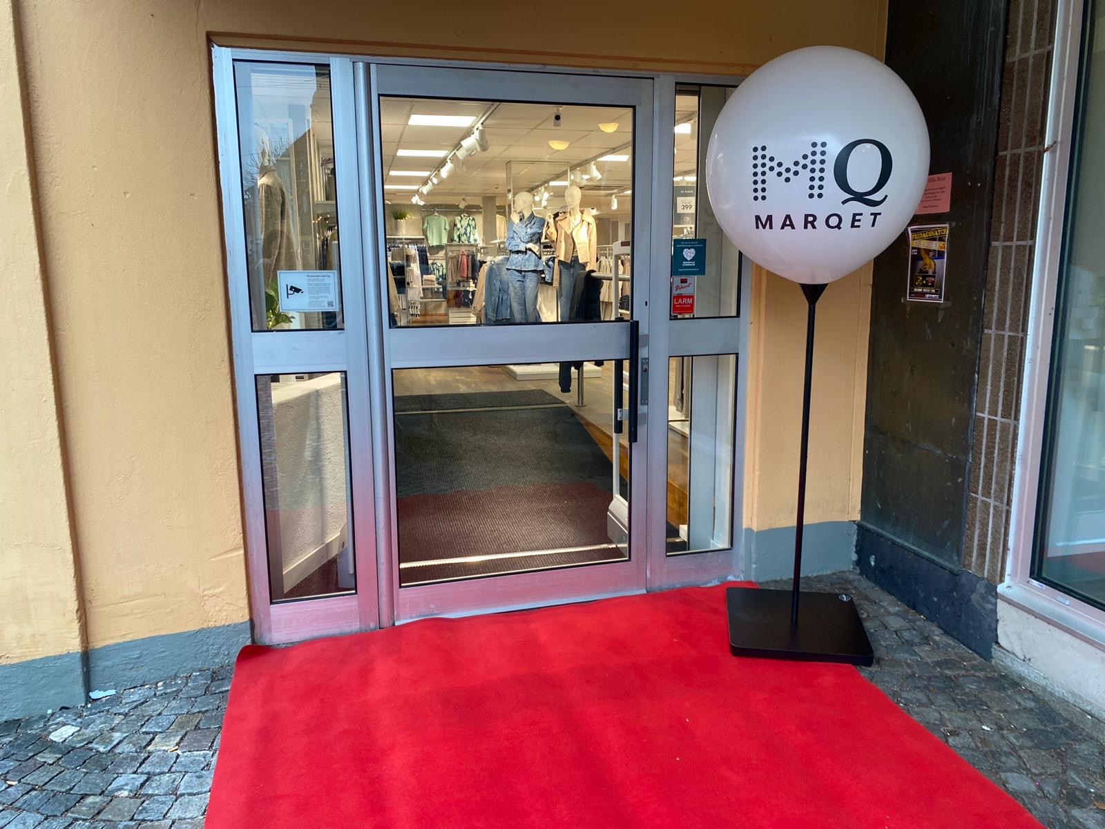 Ballongställningar utomhus, set med 2st. inkl extra ballong + pump