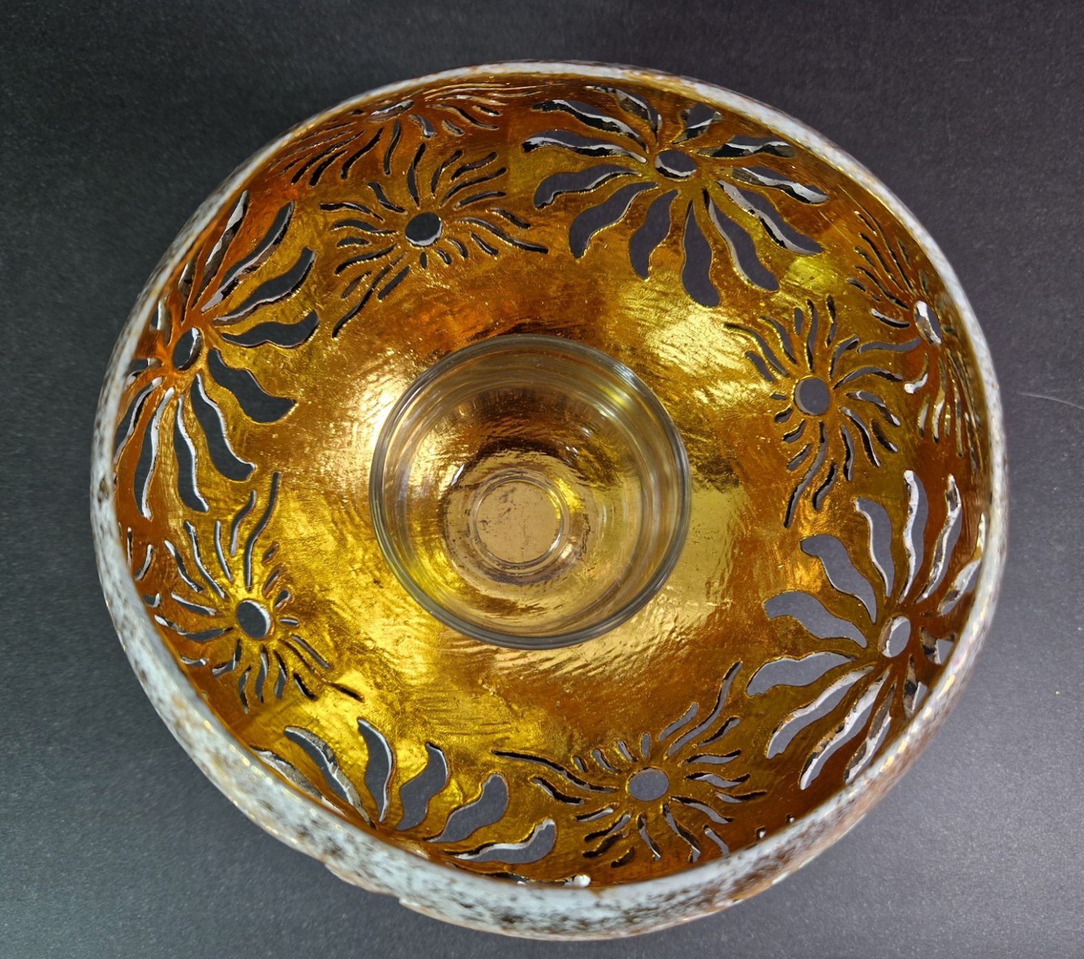 Ljuslykta i Kokosnötskal  - Vit/Guld - Blommor - 3