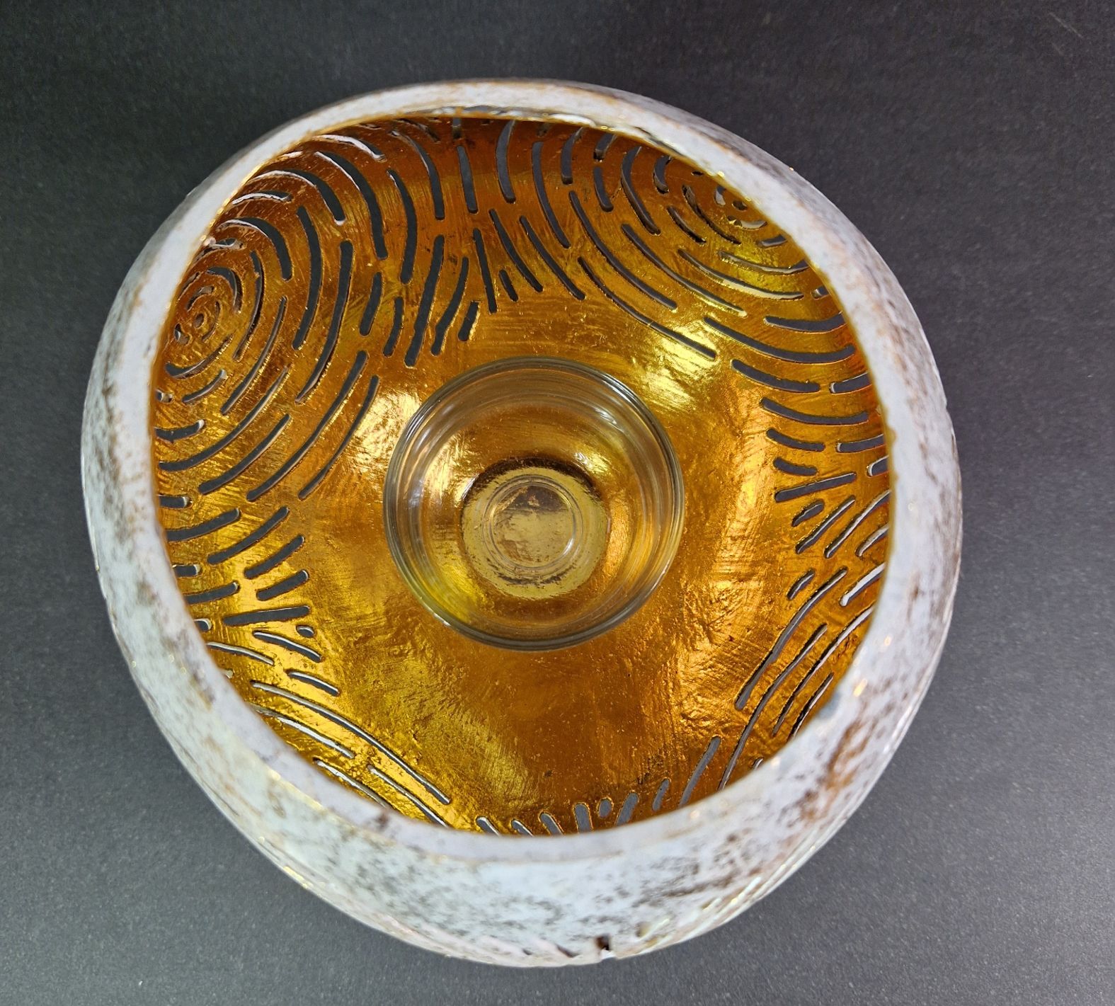 Ljuslykta i Kokosnötskal  - Vit/Guld - Spiraler - 2