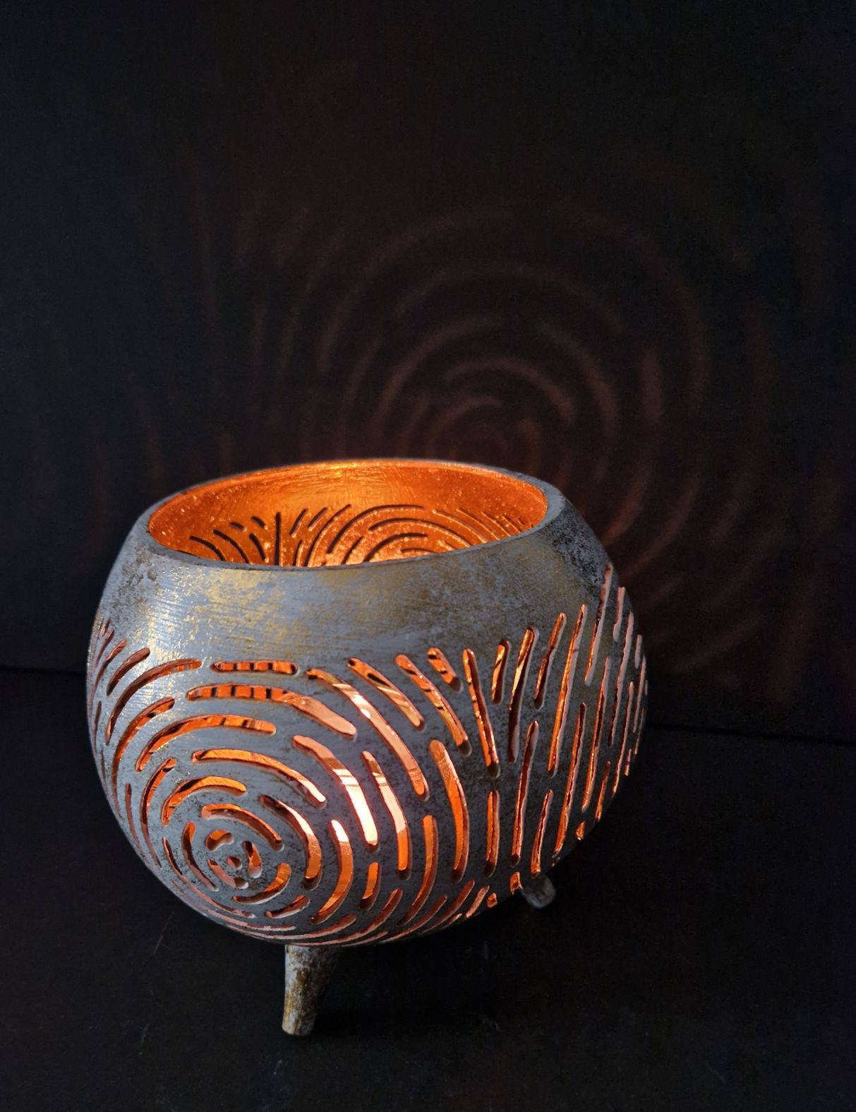 Ljuslykta i Kokosnötskal  - Vit/Guld - Spiraler