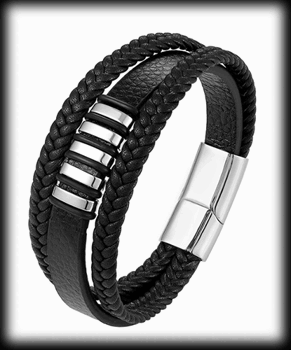 Flätat läderarmband i äkta läder.
