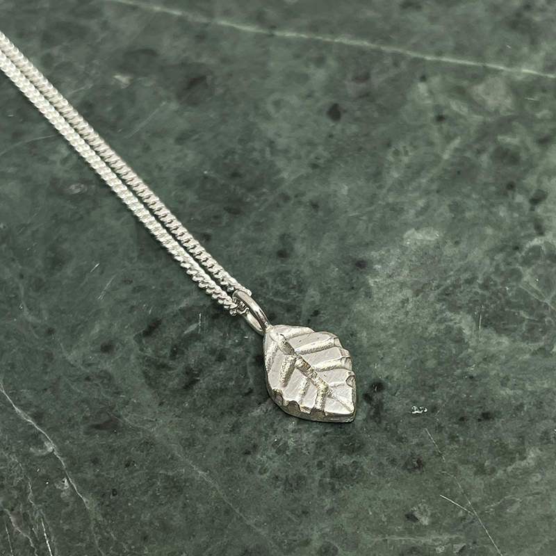 Halsband BJÖRK återvunnet silver 